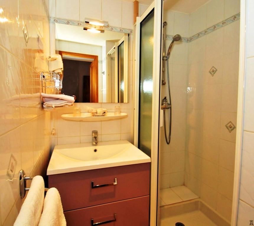 Hotel La Montagne Fleurie Barèges Zimmer foto